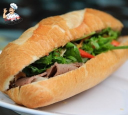 Bánh mì thập cẩm chả bò nem nướng