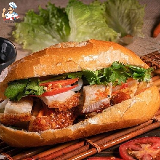 Bánh mì thập cẩm heo quay