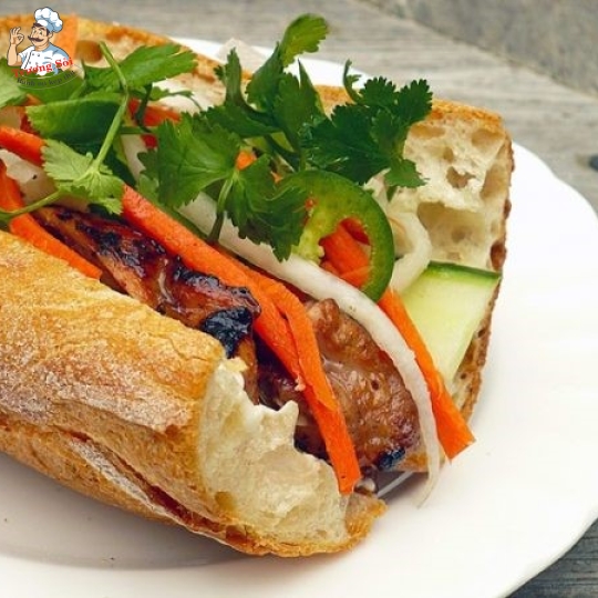 Bánh mì nem nướng